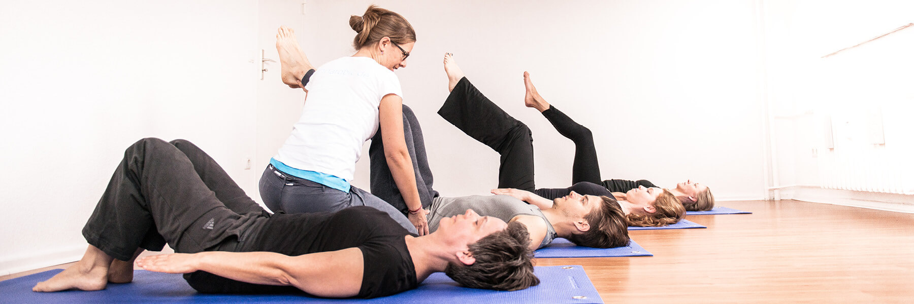 Ein Pilates-Kurs in der Gruppe bei Heilpraktikerin Anna F. Rohrbach in Berlin